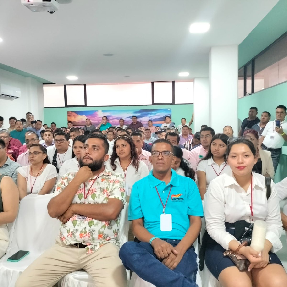 crocseccion77's tweet photo. #ConsejoNacionalCROC Nuestras delegadas y delegados participando en las diferentes mesas de trabajo.
°Red de Mujeres Sindicalistas, 
°Frente Juvenil Sindicalista, 
°Red de Profesionistas y técnicos y
°Redes Digitales.
#CROCenMovimiento https://t.co/6mFlM7CvwK