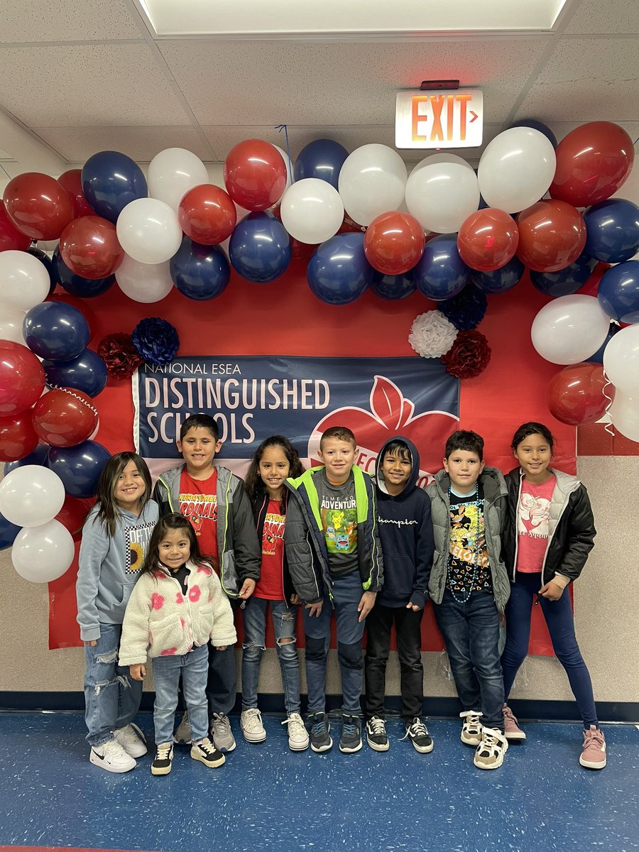 MrsZeffiro's tweet image. Celebrating learning and excellence at our 3rd annual Champion Night @KerrydaleEs!! ❤️💙❤️💙 #distinguished @sherra_thomas @LDMcDade @ToddErickson15 @PWCSNews