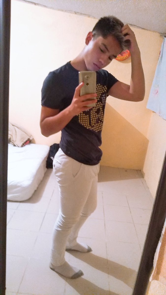 Vicogr99's tweet photo. Esta foto tiene como 4 años :v https://t.co/sVRhZcx3zl