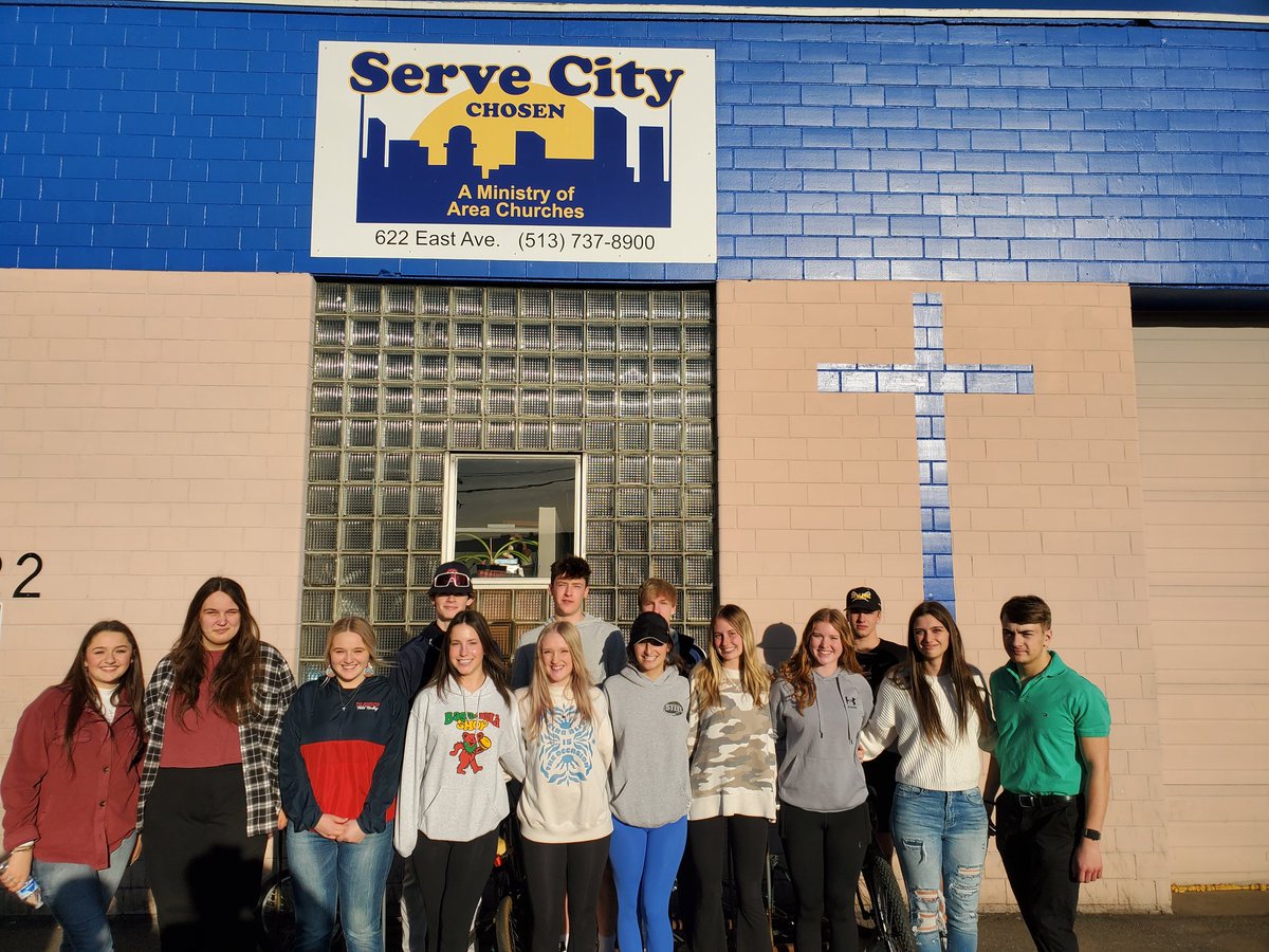 btthsfccla's tweet photo. Super proud of the BT/THS Leadership- Mentorship class planned, prepared and served food at Serve City tonight. Such a great group of young adults.  @TalawandaHS @ButlerTech @btthsfccla https://t.co/FInlRYRkYC