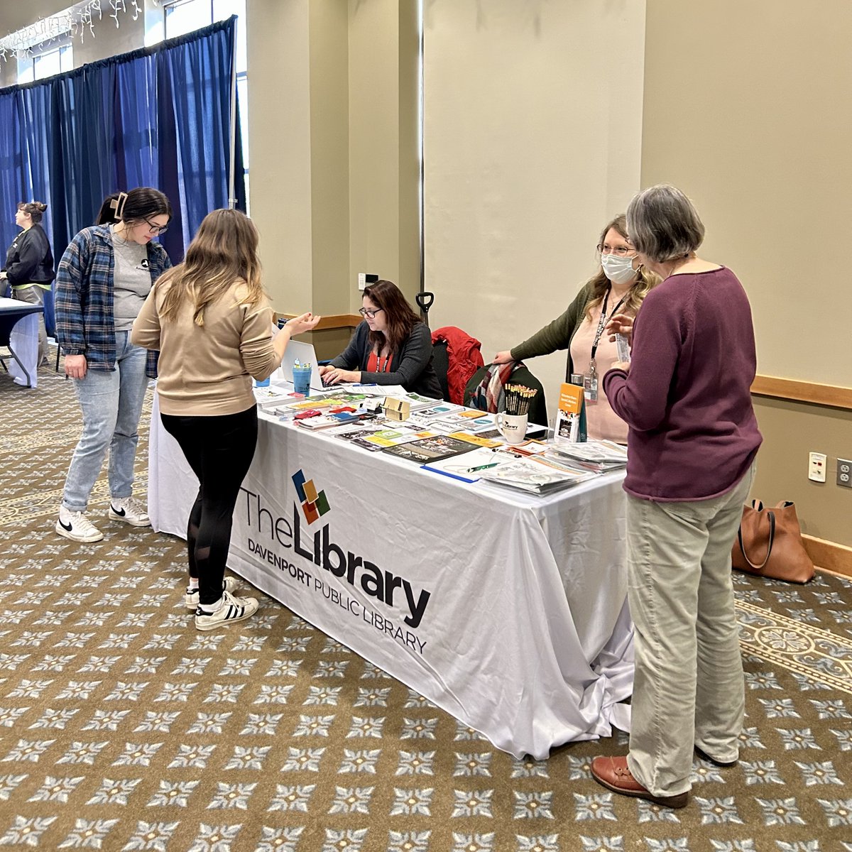 SAUCareerCenter's tweet photo. Yesterday, students connected with local employers at the Exploring Careers in Art &amp; Museum Studies event. Three of our employer guests were Ambrose alumni, and we're so happy to see Bees return to campus and share their professional wisdom with current students. https://t.co/j7kf8zqZCW