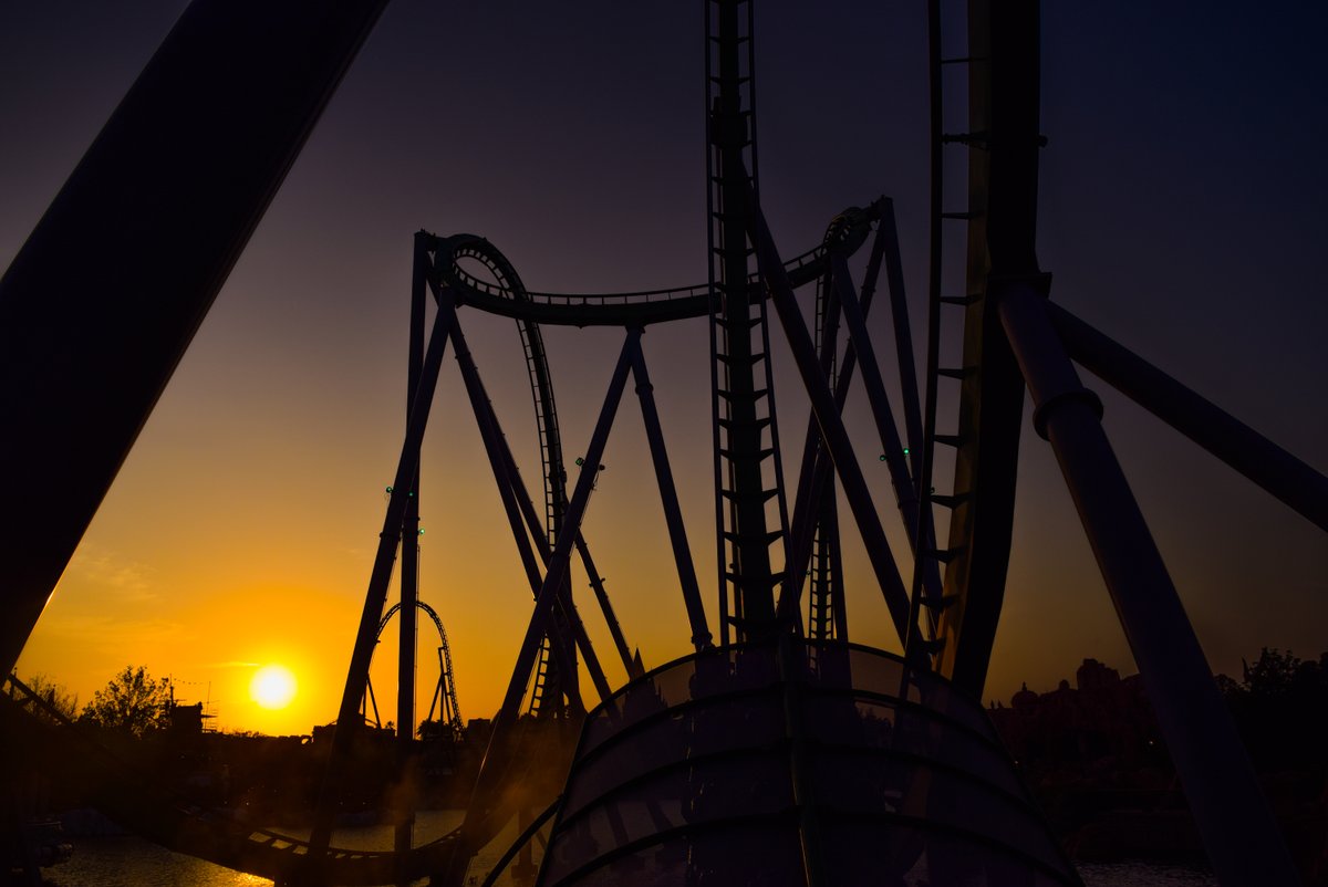UniversalORL's tweet photo. Two things that take our breath away: sunsets and roller coasters. https://t.co/S7q7TJ8NW1