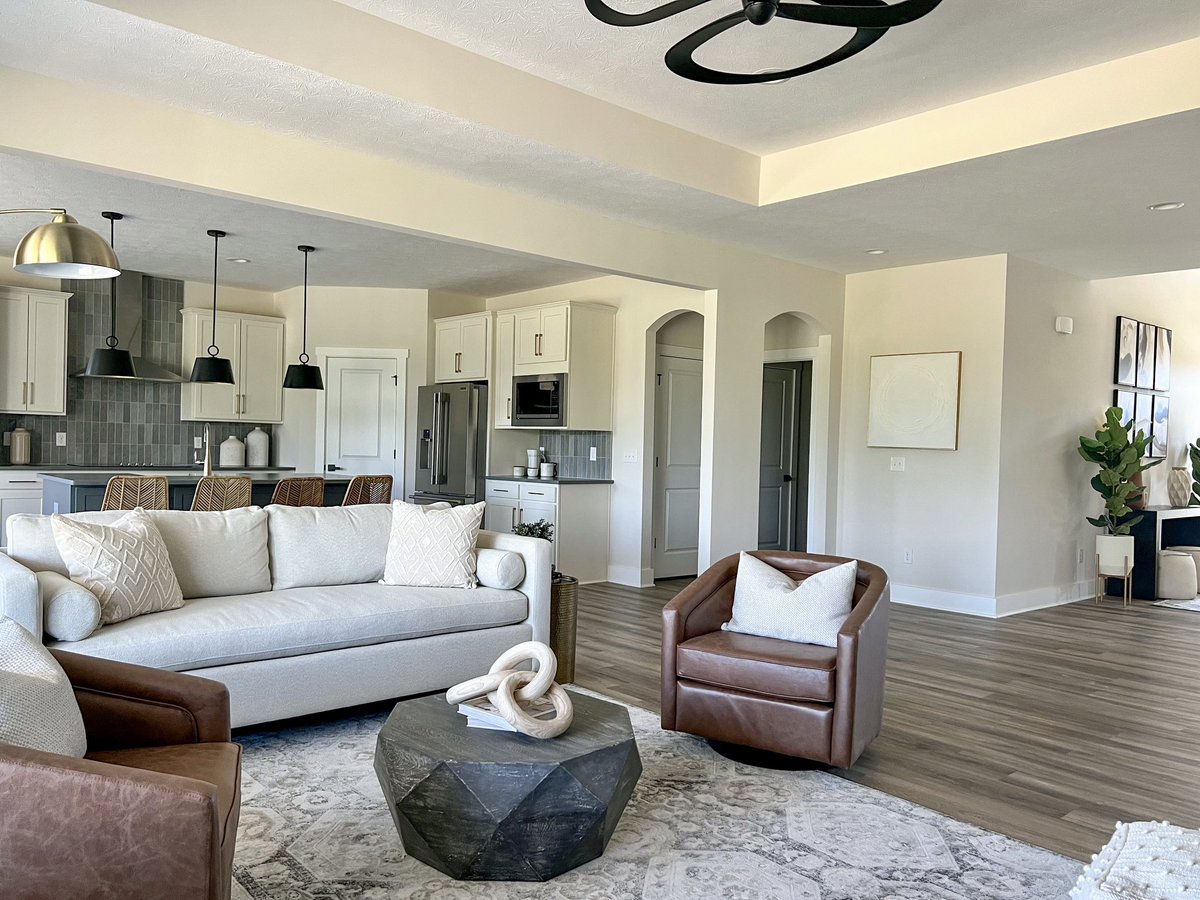 Who wants a tour of this Woodford #FloorPlan? 

DM us to schedule yours!