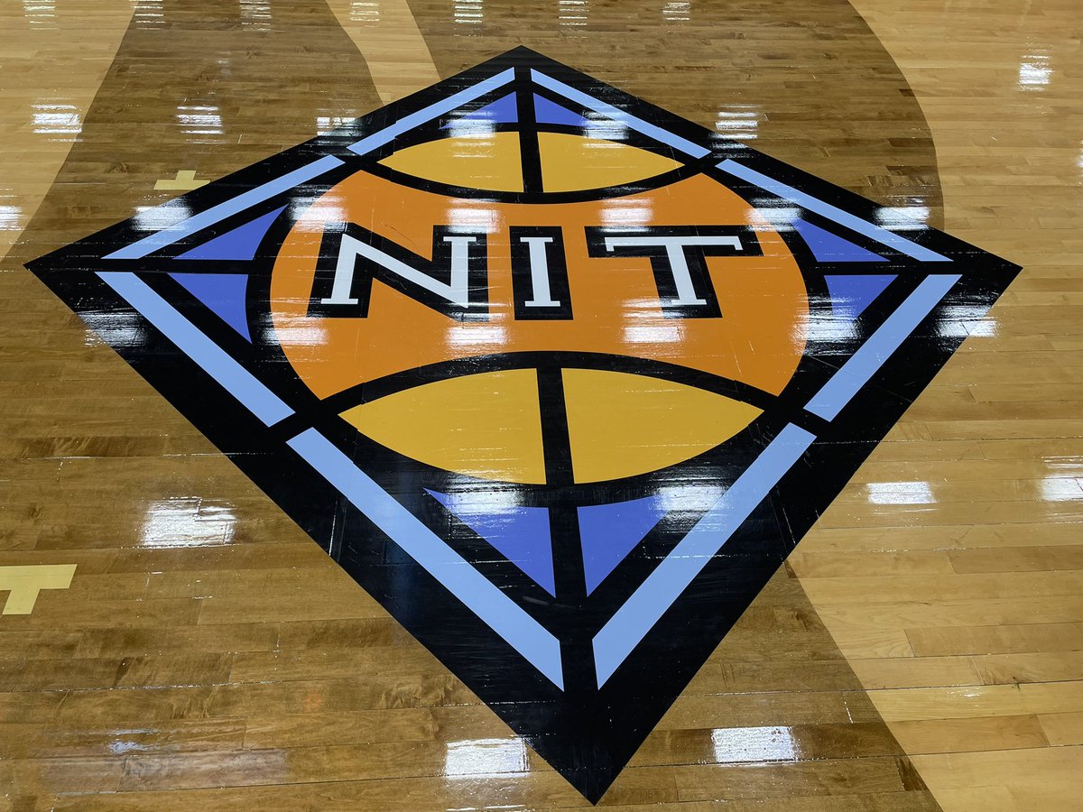 DanGliot_ISC's tweet photo. Checking out @YSUMensHoops hosting OK State in the opening round of the NIT. 

#HLMBB https://t.co/CXbweZzu4g