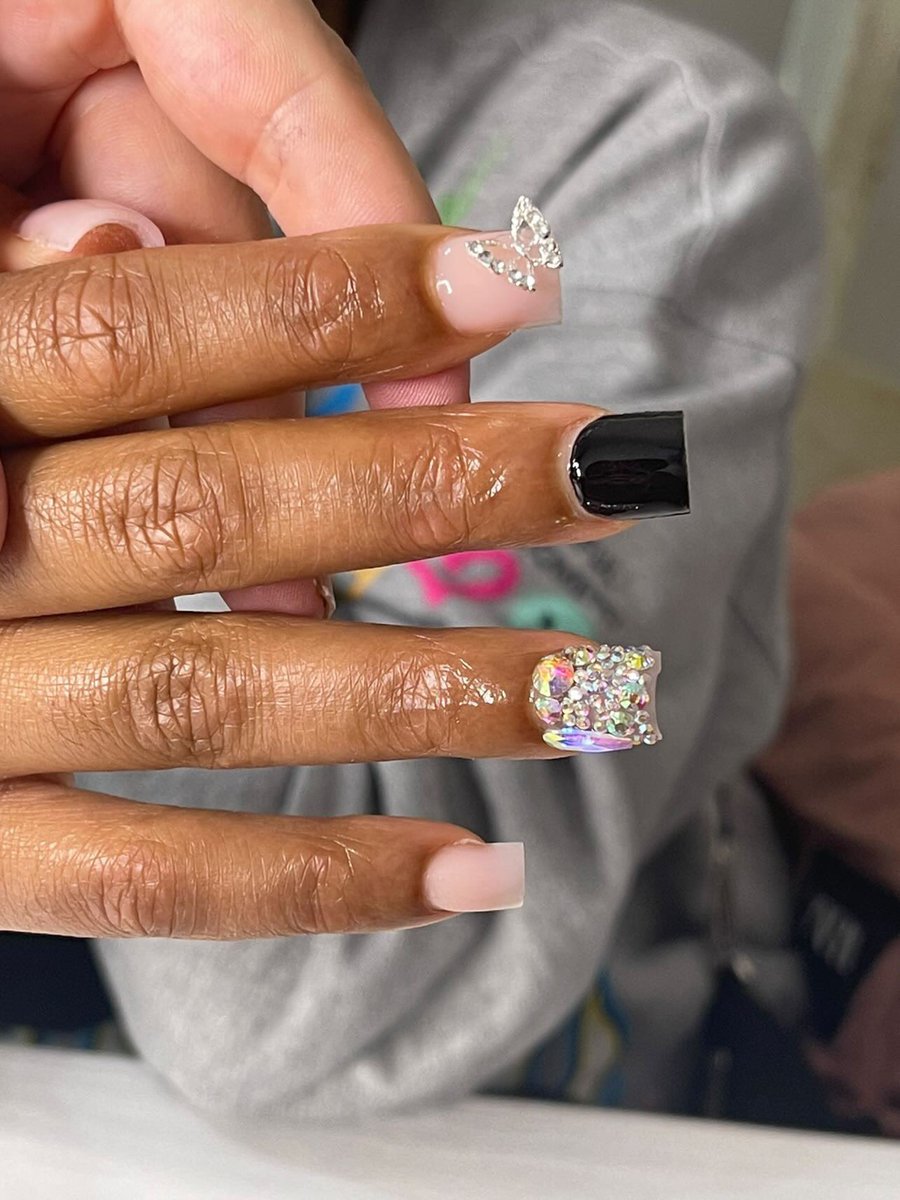 Diddbyells_'s tweet photo. @YungMiami305 Now Careshaaa😩 They got you fucked up‼️ Let me be your Offical Nail Tech💅🏽😍😍😛 #diddbyells https://t.co/TKzuvfGPVZ
