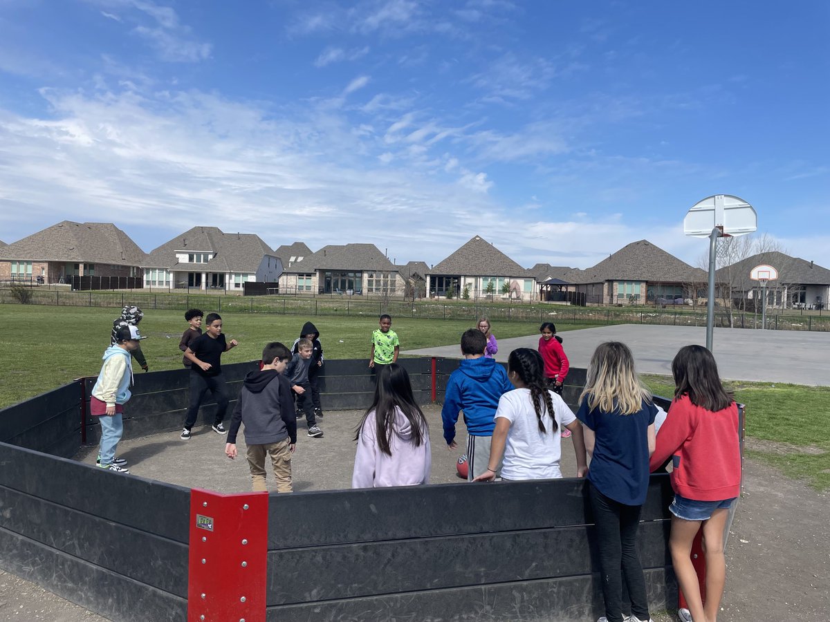 Jones_Teaches's tweet photo. Enjoying an extra game of Gaga ball after filling their Cardinal board! ⁦@HMECardinals⁩ #hmeproud https://t.co/XGqrKPC94l