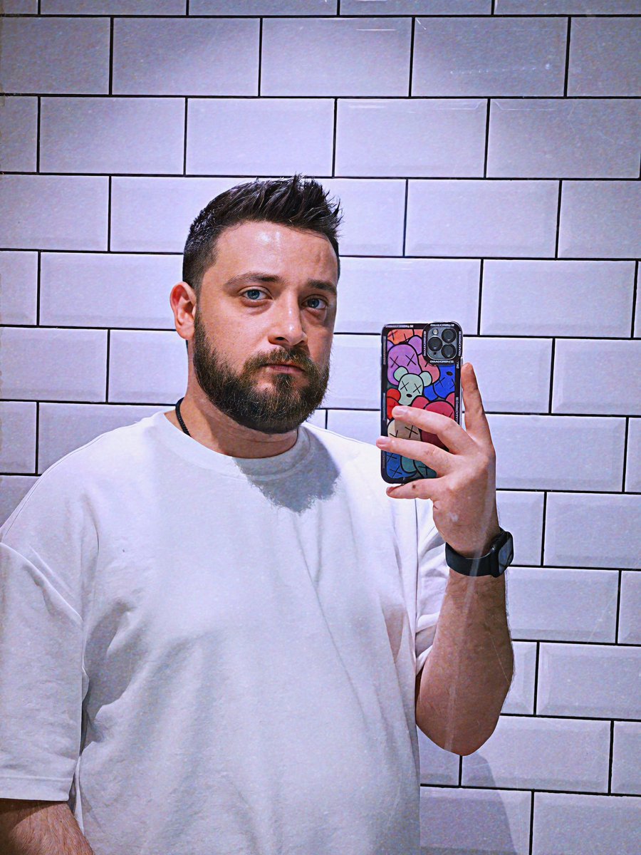 YosefOsaily's tweet photo. #wite #mirror #selfie #beard #cub https://t.co/1cSiAovoHo