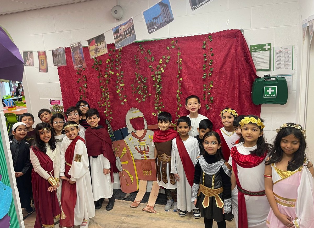 olive_bburn's tweet photo. The Romans have invaded!
#Year2
#superlearningday
#History
#WeAreStar https://t.co/CGe6fQWb2R