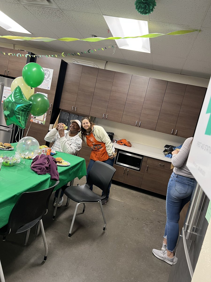 Taylor Gillette tweet media