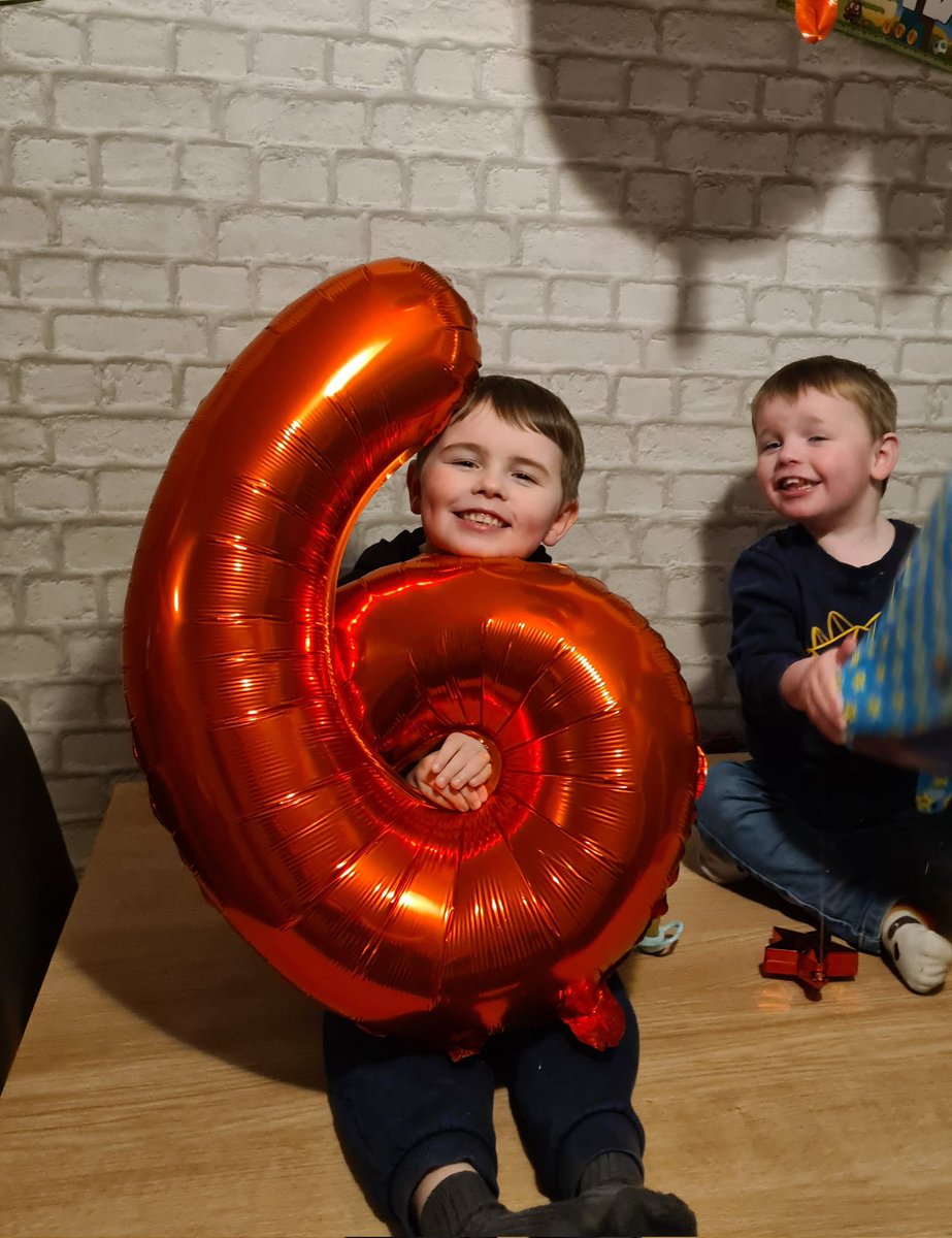 vicki__t's tweet photo. @MissBoyd_22 Harry is a big 6 today x https://t.co/MHgXxnRBJg