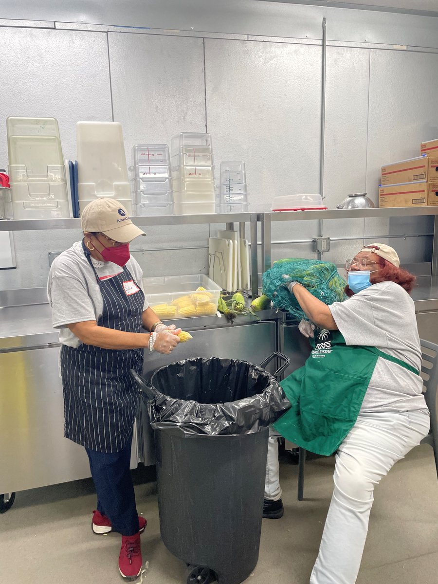 michpca's tweet photo. Congrats to MPCA 2nd-year #WeAreAmeriCorps member Sylvia Winborn, who is serving at MyCare Health Center.

Her work and AmeriCorps dedication are greatly appreciated.  

We celebrate Sylvia today and every day for her kind heart and hard work. 🙏     

#MIACWeek #AmeriCorpsWeek https://t.co/pgO73qtCac
