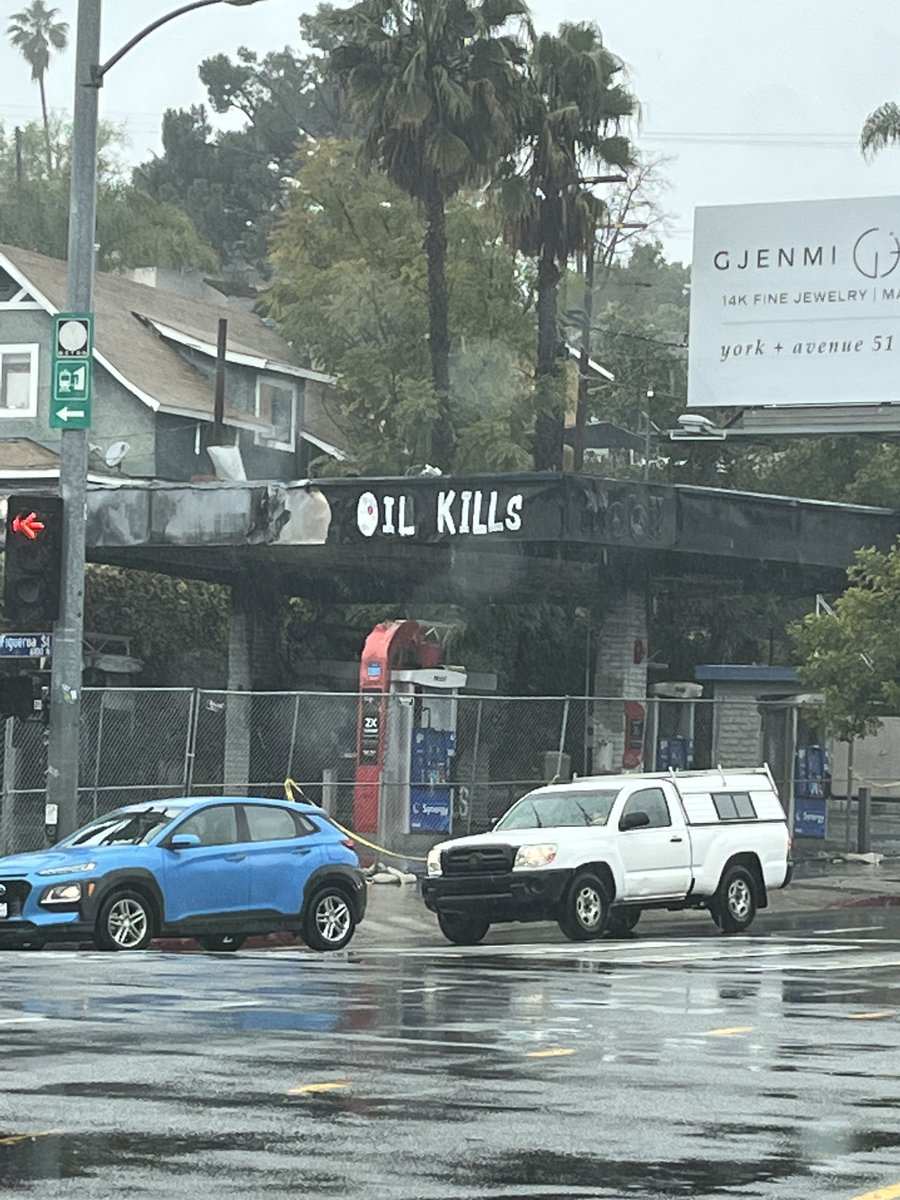 thenewYorkBlvd's tweet photo. The former @exxonmobil on York and Figueroa, that had an RV catch fire and engulf the service station, has yet be repaired. A new message has been painted on the station. #OilKills https://t.co/bSL1ZeKNS5