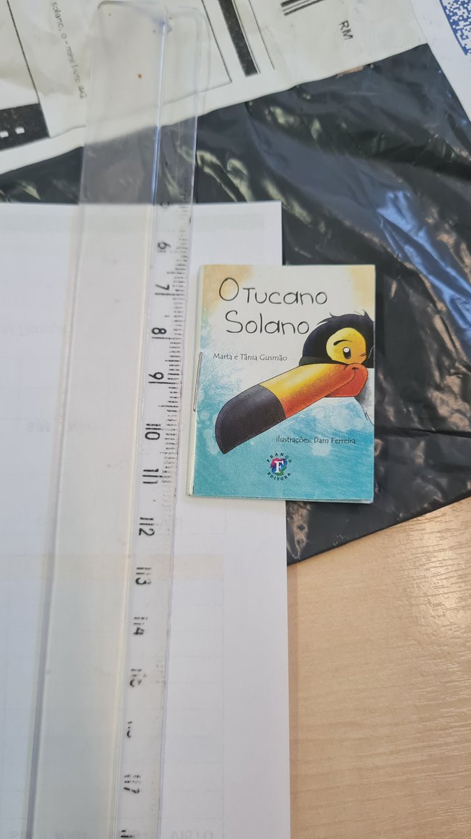 felipeceo's tweet photo. Cuidado ao comprarem livros na @amazonbrasil Eles tem 4cm rsrs e eles não devolvem seu dinheiro. É furada! https://t.co/5xgxruQBX8