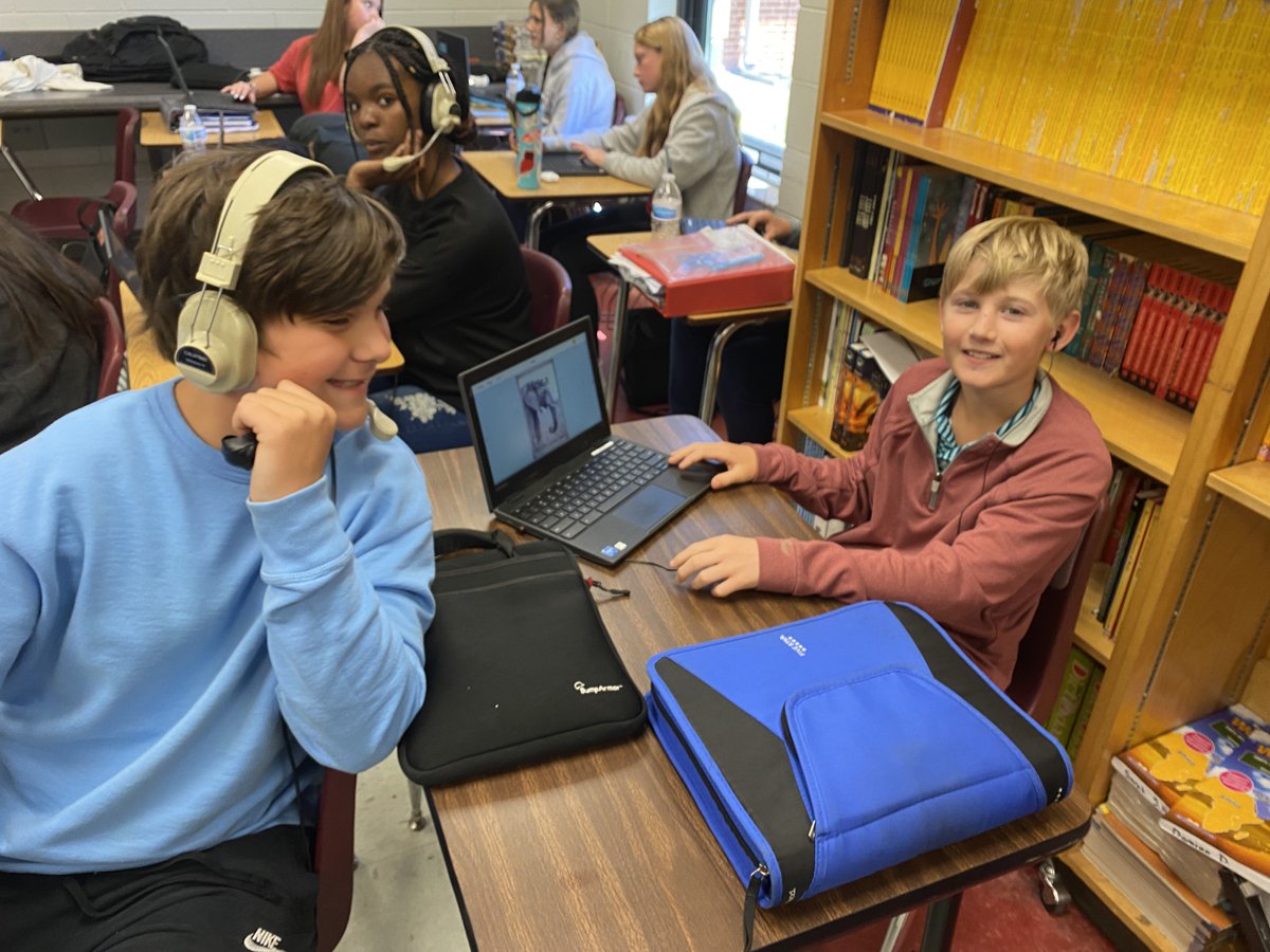 LowndesMiddle's tweet photo. Mr. Henderson’s social studies classes are using Book Creator to create ebooks that review their current unit. #DigitalLearningDay #OneLowndes #ThreeCs #Creation https://t.co/dt57hzsEKN