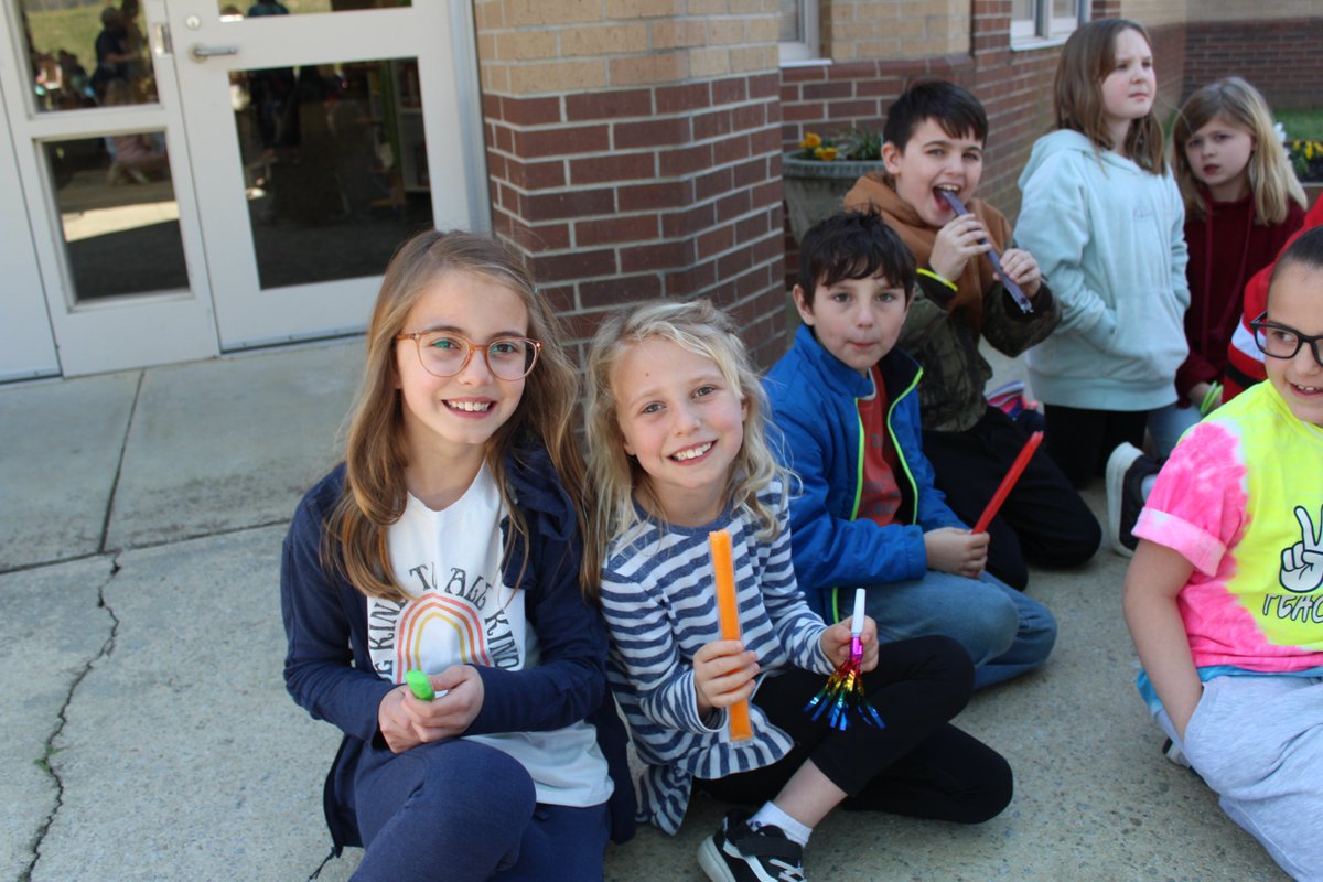 Published by Laura Wheeler McElveen  · 1m  · 
🎉 JUST IN: Congratulations, Lake Murray Elementary School! They were named a Palmetto's Finest Winner by @SCASA! Stay tuned for more on this amazing accomplishment! #LexRich5Schools #OurD5Story