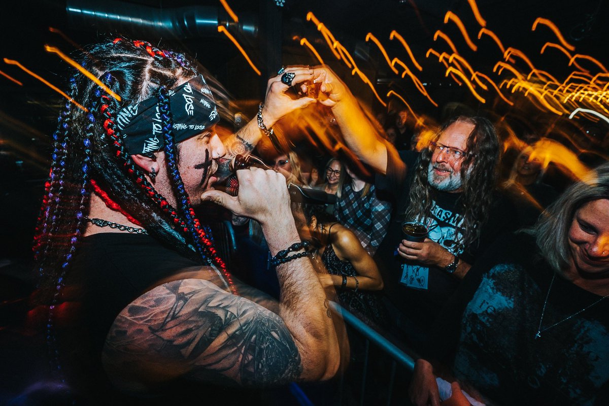 Abovesnakesband's tweet image. Cheers to you Knoxville! @openchordstage You guys were amazing last nite!! Atlanta area fans, Come hang tonite at @37MainAE with our boys in @adelitasway , @WEareOTHERWISE &amp;amp; @moonfeverband !! 🤘🤘

📸: @NoxNohi