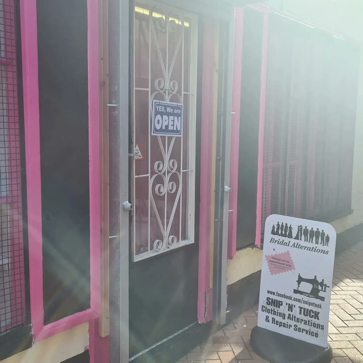 TuckSnip's tweet photo. I am now fully moved into our new shop on Bank Street.
I am open 11am - 4pm Mon, Tue, Thurs, Fri and 11am - 2pm Wed &amp; Sat https://t.co/KKoVG2PDqq