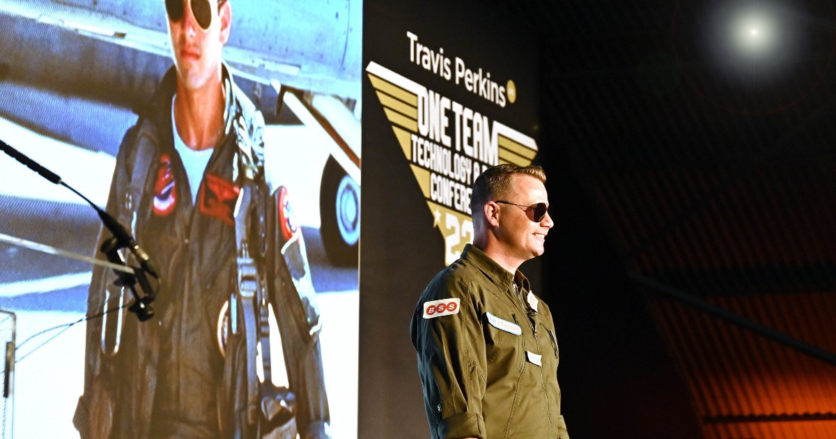 TP_plc's tweet image. Our recent #TechAndData conference centred around #OneTeam&quot; &amp;amp; focused on #collaboration and #teamwork. A @rafredarrows pilot shared their experience working as a team, while our CEO spoke on our strategy and ambition to be the leading partner to the construction industry.