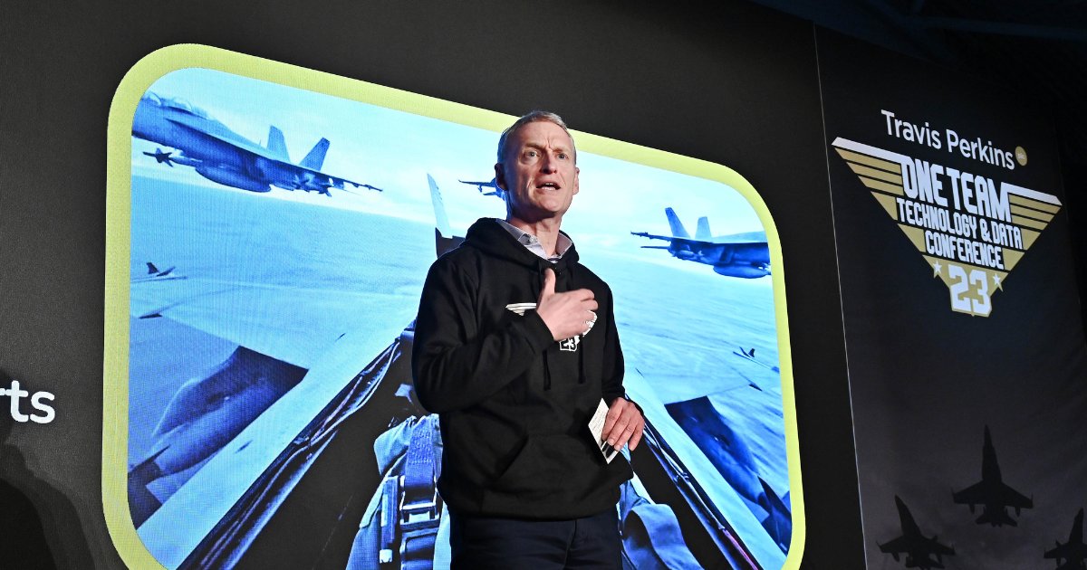 TP_plc's tweet image. Our recent #TechAndData conference centred around #OneTeam&quot; &amp;amp; focused on #collaboration and #teamwork. A @rafredarrows pilot shared their experience working as a team, while our CEO spoke on our strategy and ambition to be the leading partner to the construction industry.
