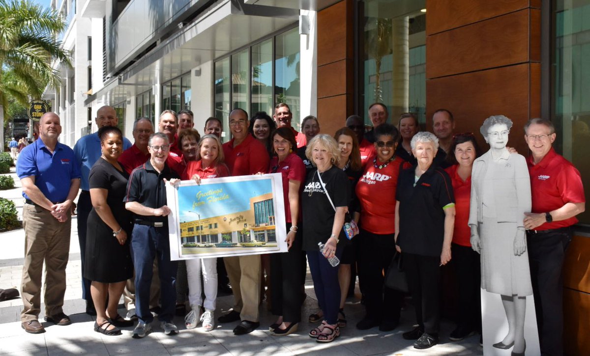 AARPKY's tweet photo. Retired educators are in every city and town across the country. Their state and local Retired Educators Associations and @NRTAUSA represent more than 840k members nationwide. And they’re giving back locally - every day. Learn more: https://t.co/Yea8Fjik7X #volunteers #educators https://t.co/6Owl3pKI4Z