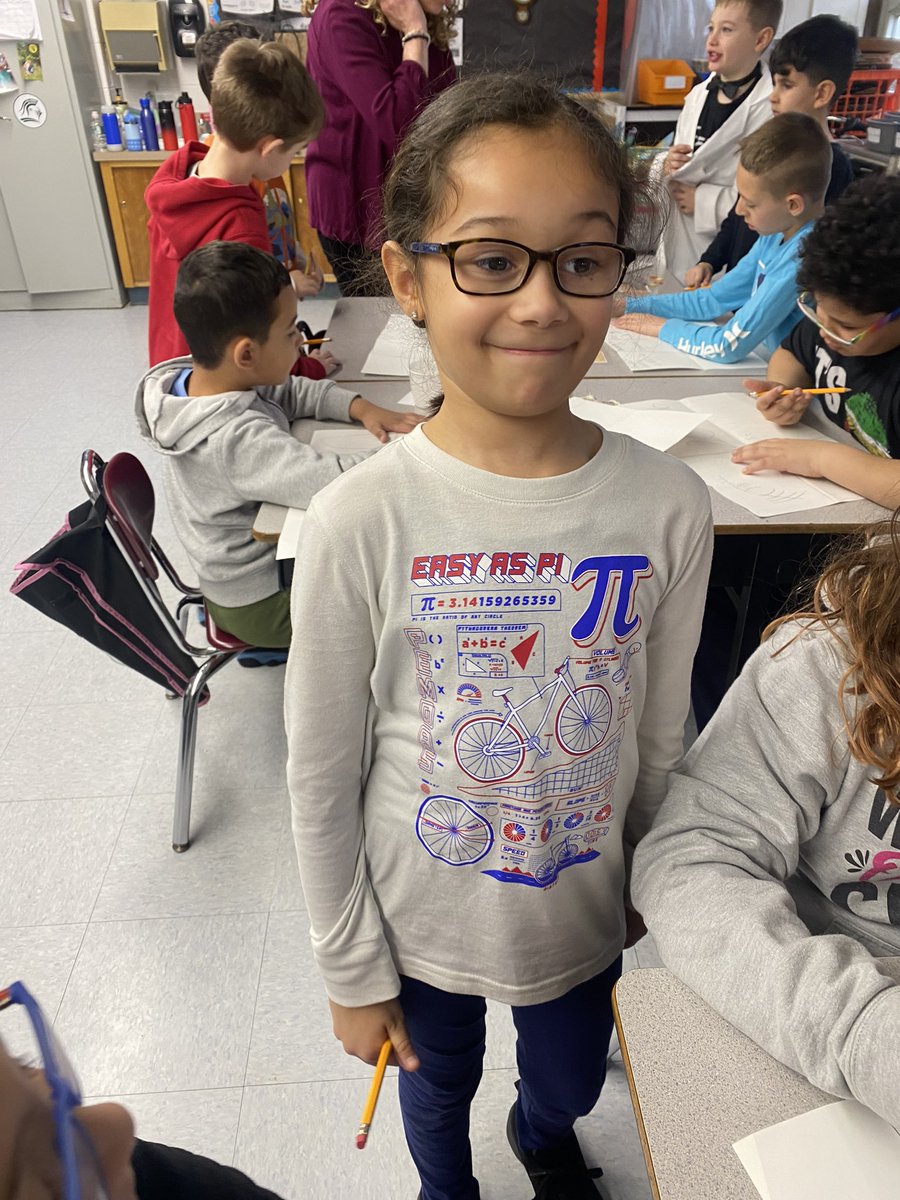 MissLyons3L's tweet photo. Math Day was a great success! At B.F Gibbs #welovemath and #alberteinstein https://t.co/UYFhi2hTs9
