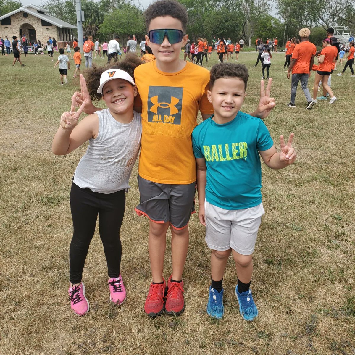 brenda_codallo's tweet photo. @UTRGV_TFXC brought the energy out to their Browsville clinic today! So excited we could join you all and make memories across the valley! The kiddos has a blast! 
Thank you, Vaqueros! ✌️🧡 https://t.co/2Z4nDirAGD