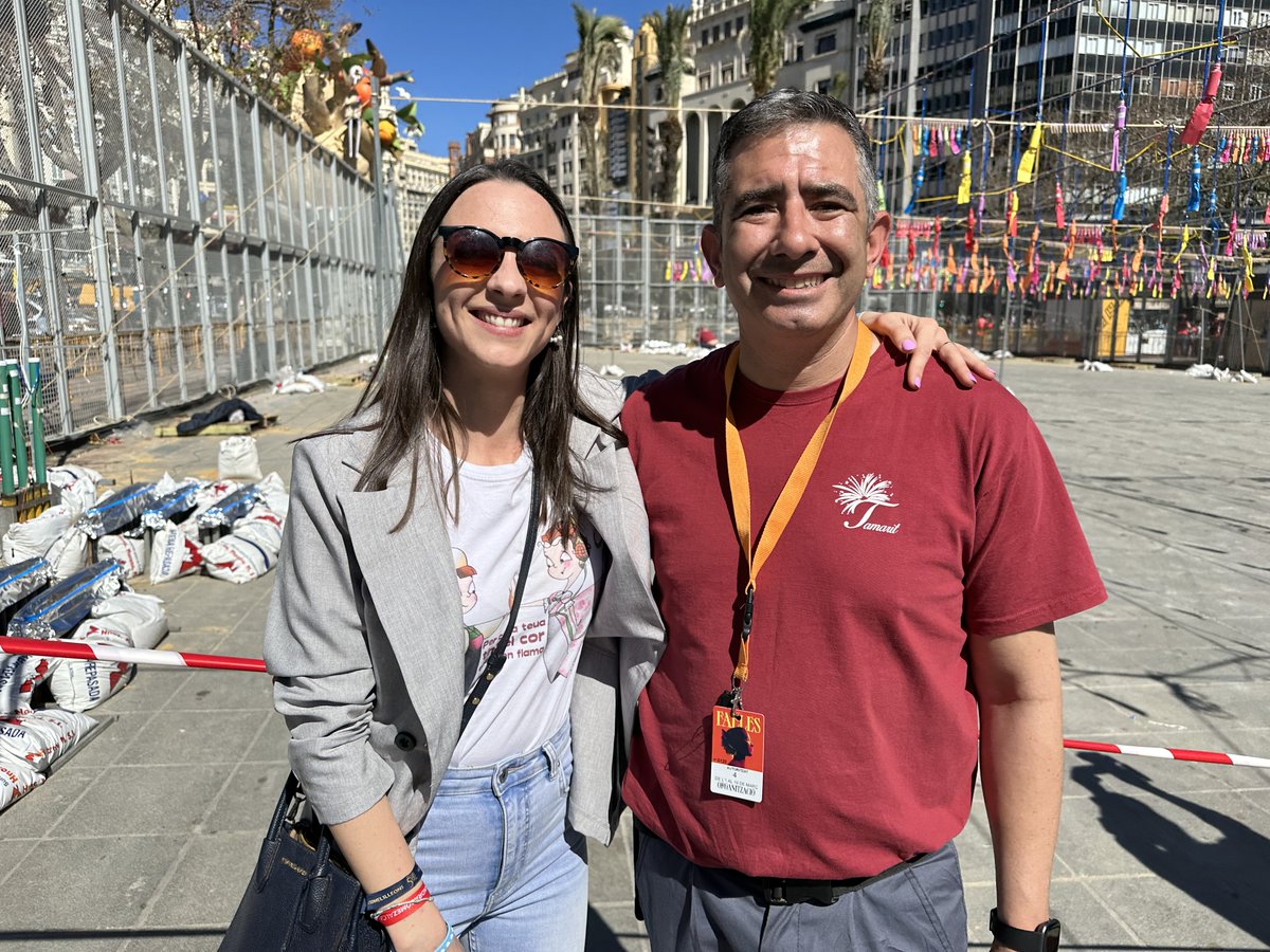 Ayer estuvimos grabando un vídeo para Instagram sobre cómo es una mascletá, con la candidata Nuria Llopis. Fue durante el montaje de la 'disparà' de Tamarit, en la Plaza del Ayuntamiento de València. Fue un placer!
Aquí tenéis algunas fotos 📸 y el vídeo: instagram.com/reel/CpzjZC4jR…