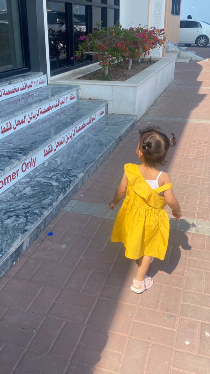 afra_said's tweet photo. ورد عٌمري والأيام👧🏻🌸 https://t.co/hfGS3902Za