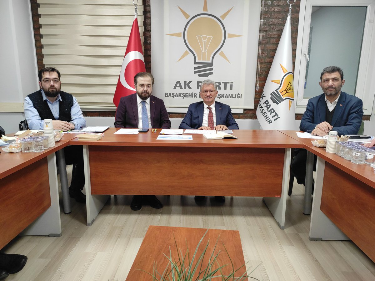 KayasSebahatdin's tweet photo. Liderimiz Sn @RTErdogan'ın bizlere emaneti olan, Başakşehir'imize yaraşır şekilde çalışmalarımızı sürdüreceğiz.

Tüm teşkilatımızla son ana, son saniyeye kadar sahada olacağız Geceyi gündüze katıp, durmadan yorulmadan çalışmaya devam edeceğiz.

📍 Mahalle Başkanları Toplantımız. https://t.co/xIU9Yd2zGP