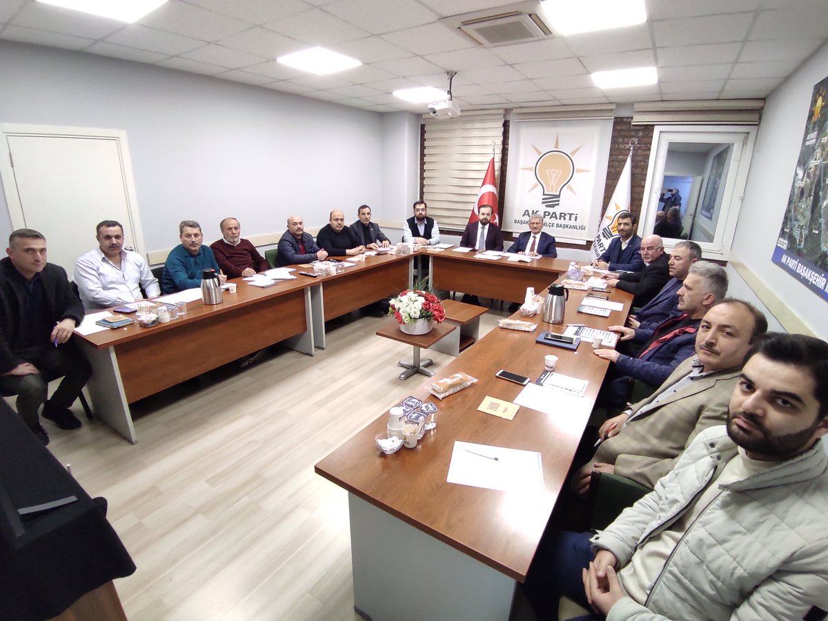 KayasSebahatdin's tweet photo. Liderimiz Sn @RTErdogan'ın bizlere emaneti olan, Başakşehir'imize yaraşır şekilde çalışmalarımızı sürdüreceğiz.

Tüm teşkilatımızla son ana, son saniyeye kadar sahada olacağız Geceyi gündüze katıp, durmadan yorulmadan çalışmaya devam edeceğiz.

📍 Mahalle Başkanları Toplantımız. https://t.co/xIU9Yd2zGP
