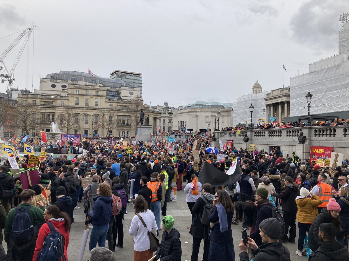 SouthEastNEU's tweet image. The turnout at the @NEUnion #SaveOurSchools rally was amazing! 

Now is the time to ask politicians to back our campaign for a fully funded, above-inflation pay rise.

✍️Write to your MP 👉payupsos.com/write-to-your-…