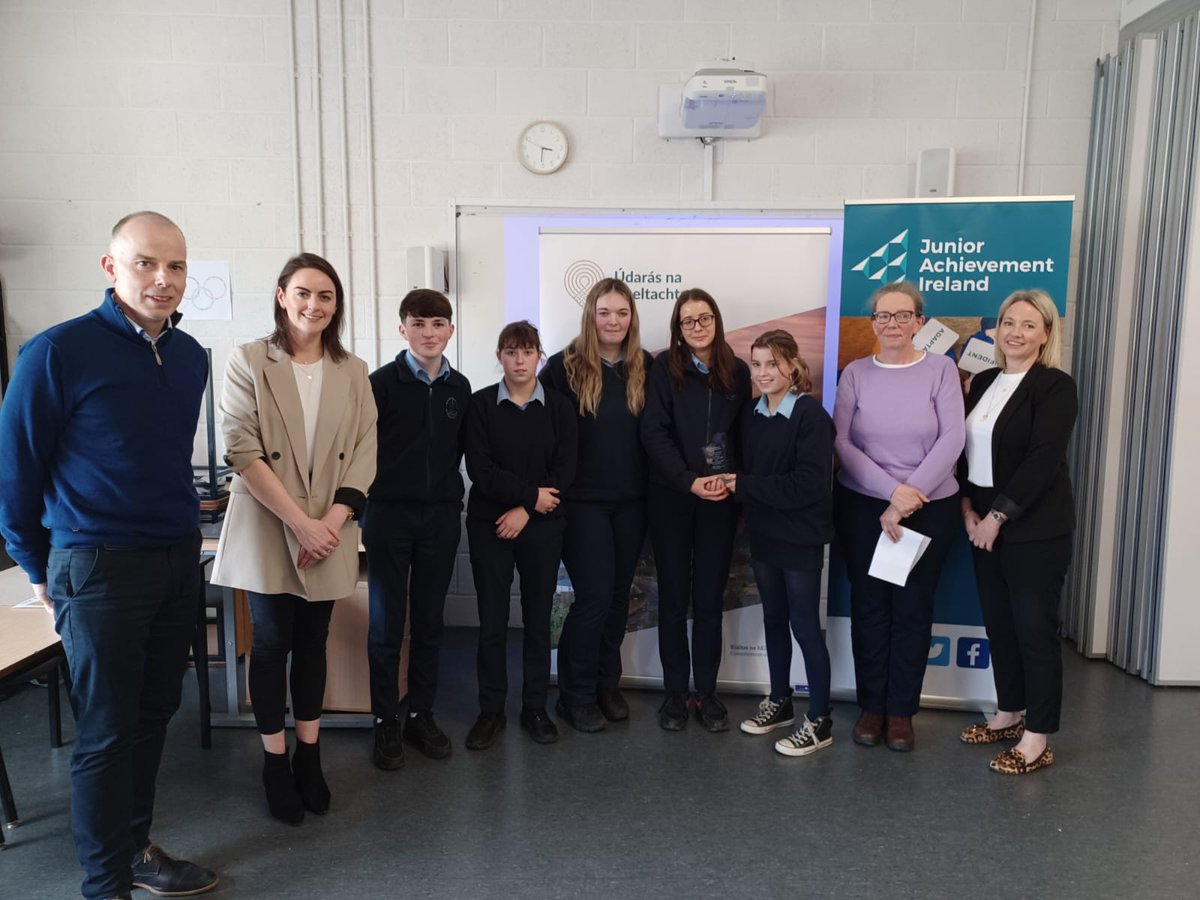 UdarasnaG's tweet photo. Bhí lá taitneamhach ann inné ag Clár na gComhlachtaí na Mumhan
Is 2 dhream as Phobalscoil Chorca Dhuibhne atá ag dul go dtí an Craobh Náisiúnta, 'Fíricí Fánacha' & 'Solathóirí Spóirt'
Tá moladh ag dul go gach duine a ghlac pháirt.
#fiontraitheoga @JA_Irl https://t.co/vNagh1MwQq