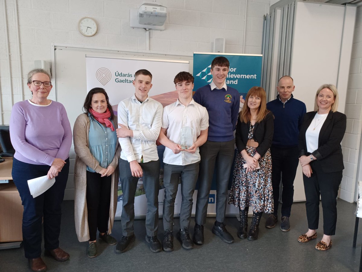 UdarasnaG's tweet photo. Bhí lá taitneamhach ann inné ag Clár na gComhlachtaí na Mumhan
Is 2 dhream as Phobalscoil Chorca Dhuibhne atá ag dul go dtí an Craobh Náisiúnta, 'Fíricí Fánacha' & 'Solathóirí Spóirt'
Tá moladh ag dul go gach duine a ghlac pháirt.
#fiontraitheoga @JA_Irl https://t.co/vNagh1MwQq