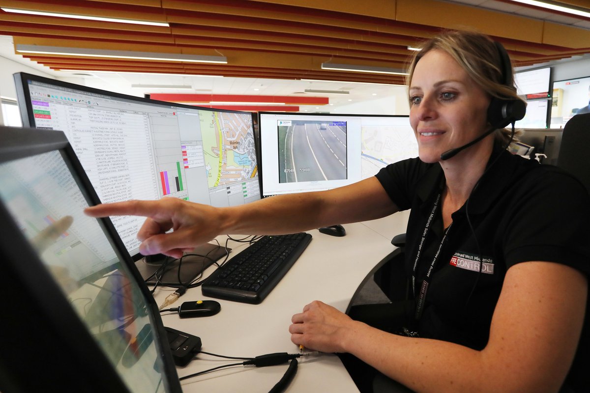 StaffsFire's tweet photo. Did you know that our 999 calls are taken at a shared fire control based at @WestMidsFire? 🎧

Recruitment is now taking place for Fire Control Operators! Sign up to the Fire Control Open Evening on Tuesday, 28 March 👉 https://t.co/awOgKT4KFV

@SWMFireControl https://t.co/T7E36ZVMOZ