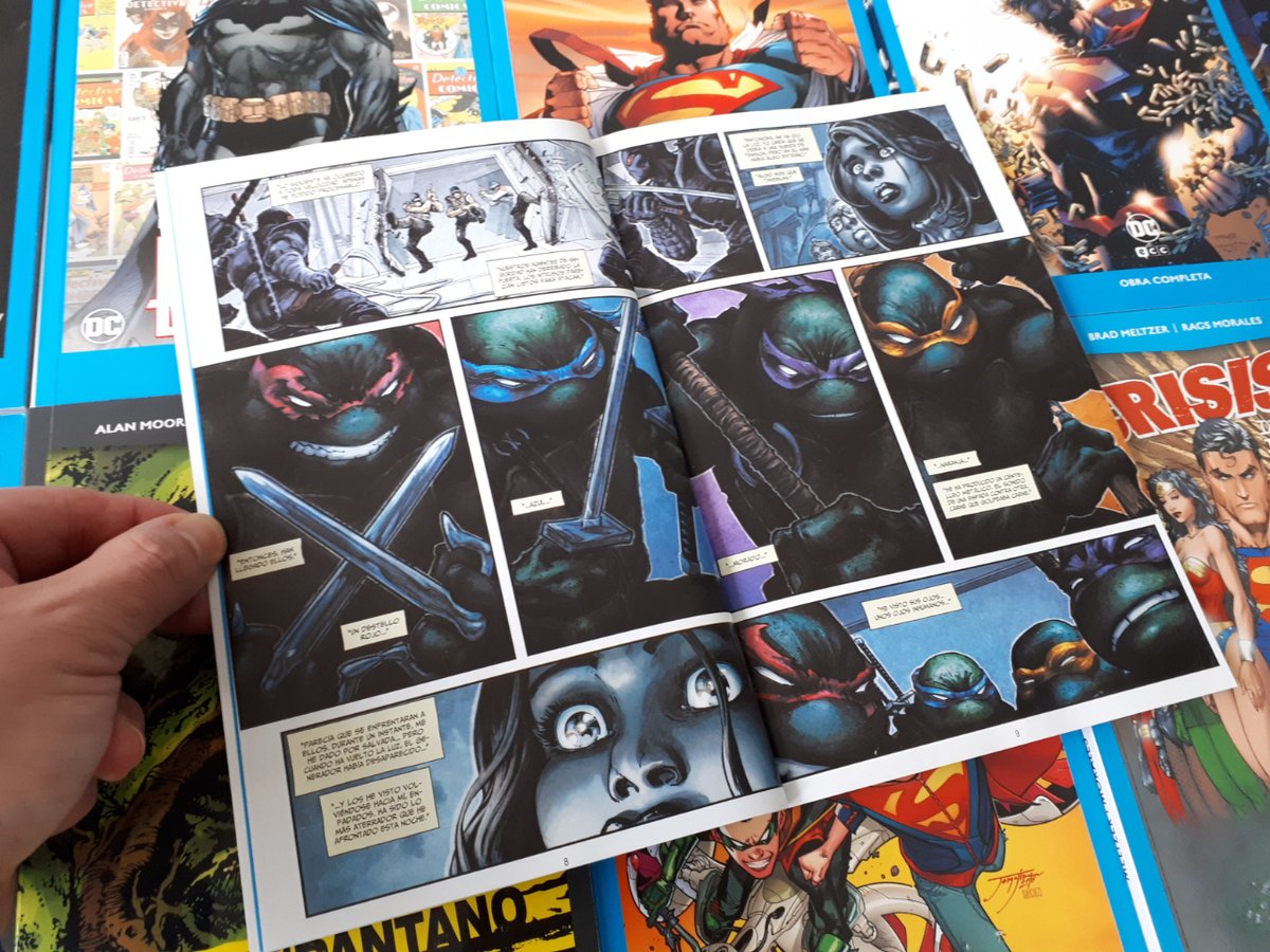 eccediciones's tweet photo. 🦇¡#Batman/#TortugasNinjaECC llega a #DCPocket! 🐢
@JamesTheFourth y @Freddieart dan forma a este esperado crossover, que recoge el choque de dos auténticos fenómenos de la cultura popular. Tomo 2 disponible en #ECCJunio: https://t.co/Z6dc8PJpqT https://t.co/3VMFcOuI62