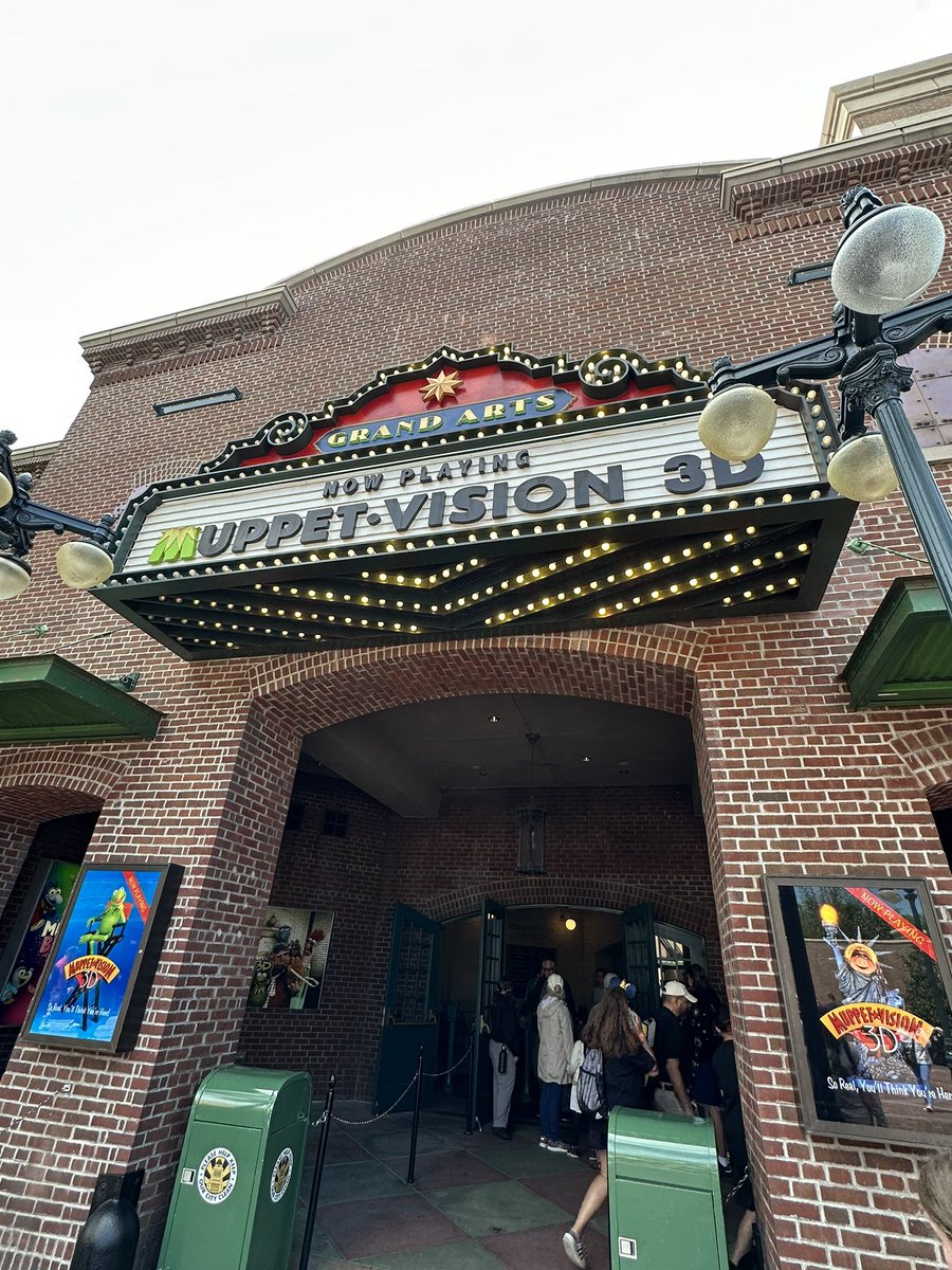 Eric Goldman on Twitter "Press were given Lightning Lane passes for