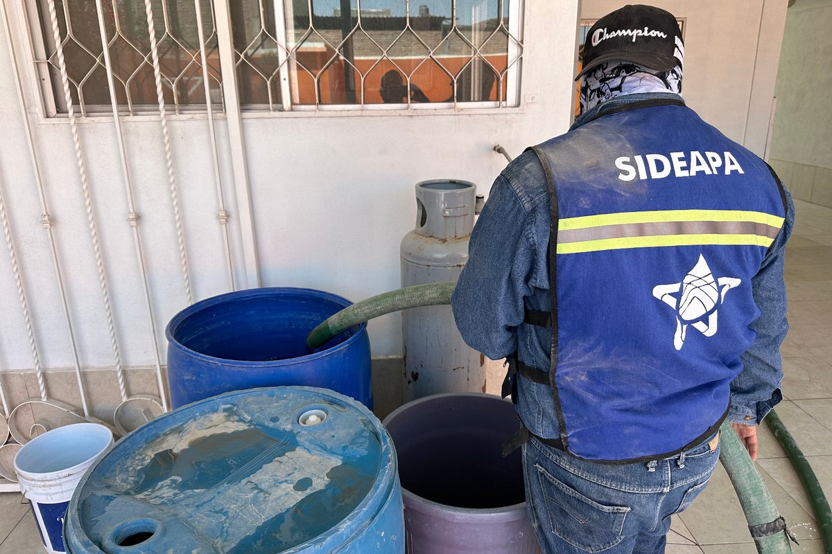 TvNorteLaguna's tweet image. #TNL | Llevan pipas con agua a colonias afectadas por mantenimiento al pozo #14.

#TvNorteLaguna #Sideapa #GómezPalacio @LetyHerreraAle