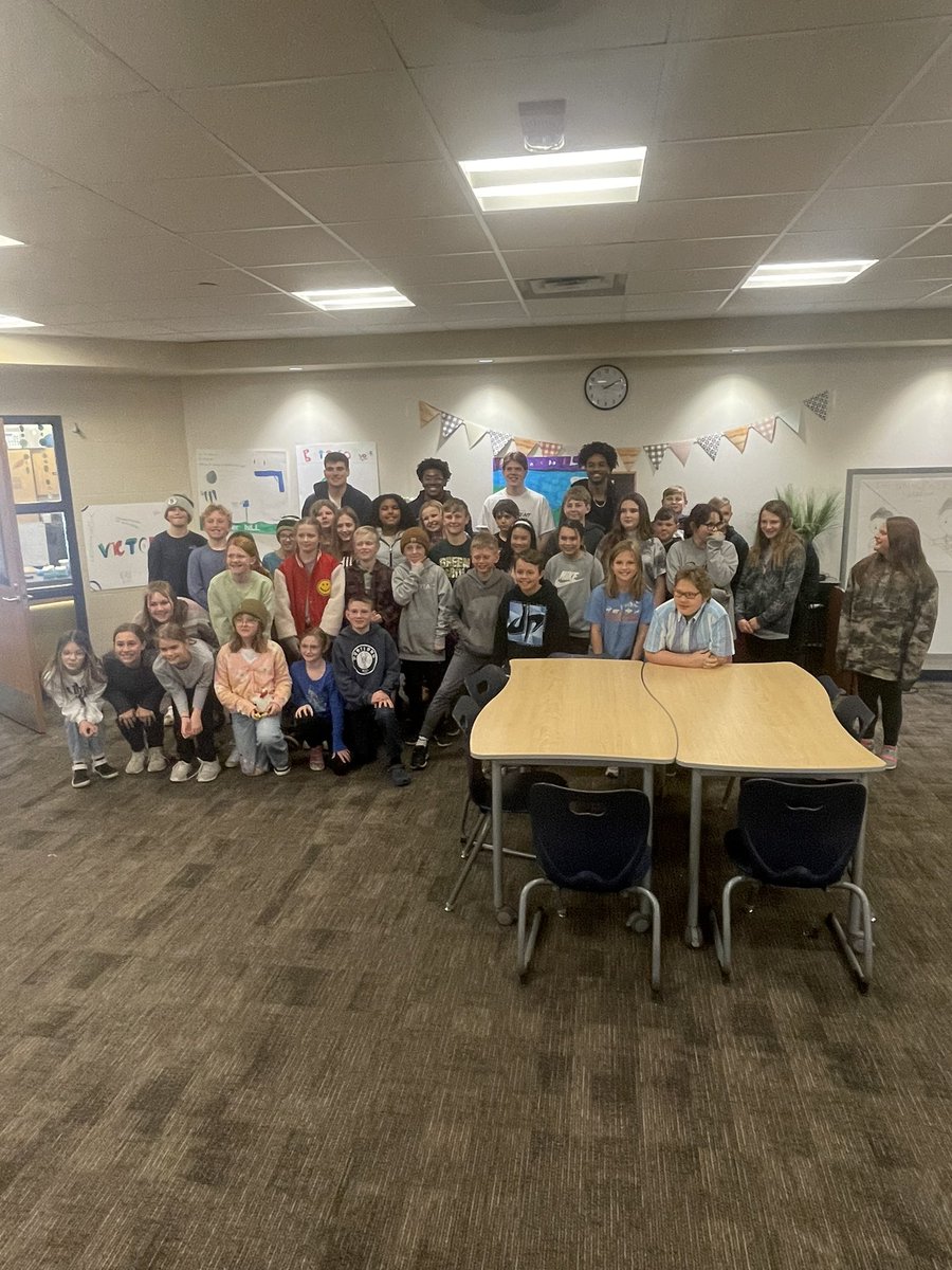 coachmitch44's tweet photo. These guys crushed it at New Groningen today! Thanks @laurielynpoll for the opportunity! #GuestReaders @MarcusWourman3 @SticeGetBucks @harrishawkins15 @braydawg34  @Hope_Basketball  @HopeAthletics https://t.co/eIcCVh3jlS
