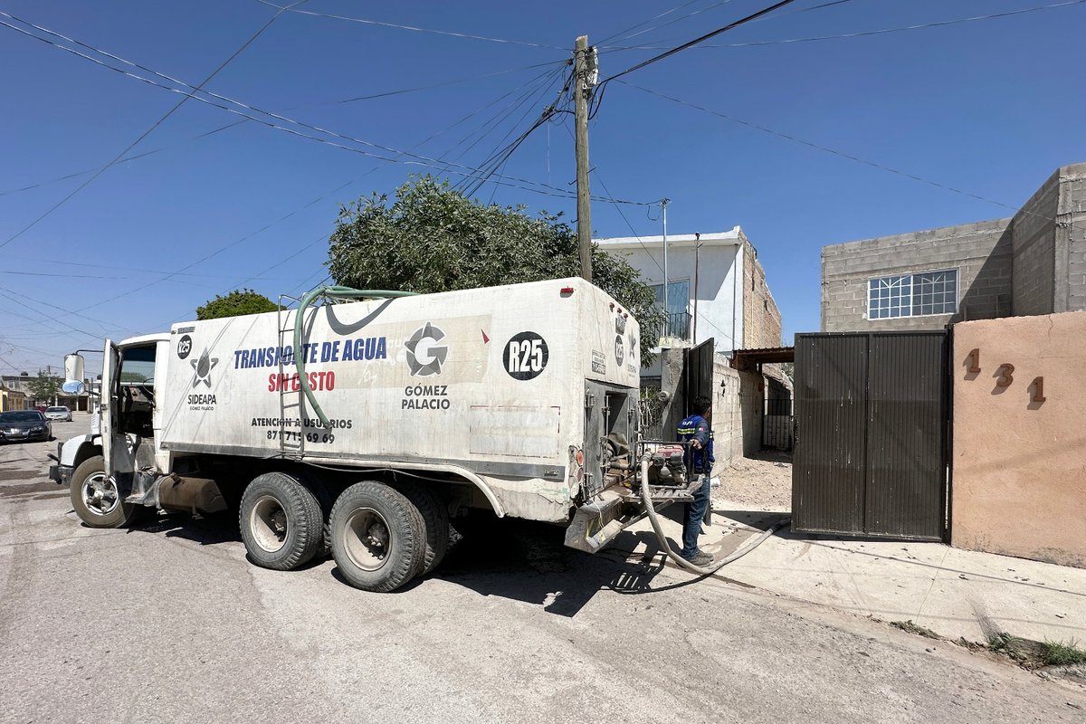 TvNorteLaguna's tweet image. #TNL | Llevan pipas con agua a colonias afectadas por mantenimiento al pozo #14.

#TvNorteLaguna #Sideapa #GómezPalacio @LetyHerreraAle