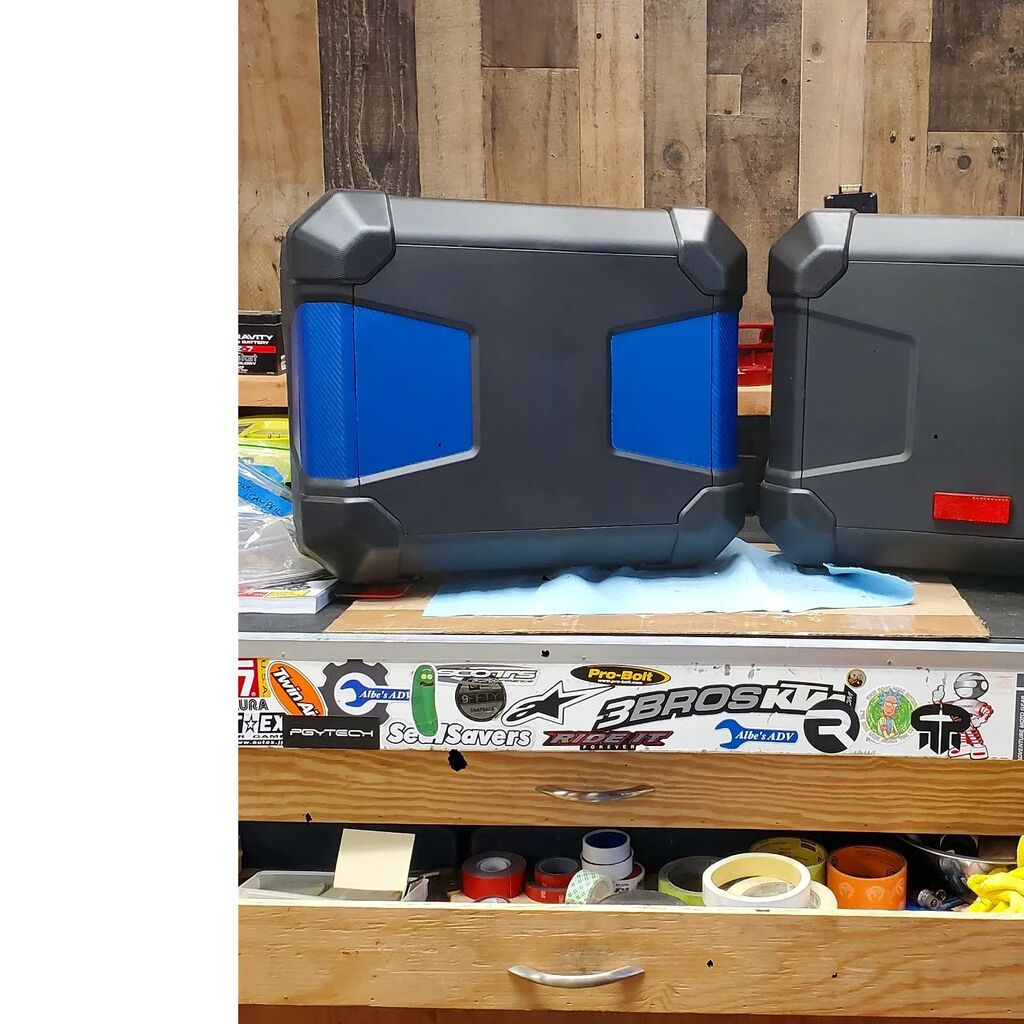 AlbesADV's tweet photo. Before and after,  OEM panniers with a little flare..... #honda #hondamotorcycles #africatwin #hondaafricatwin #crf1100l #adventuremotorcycle #adv #albesadv #2021africatwin #adventurerider #adventureride https://t.co/9QwNMFkUSU https://t.co/8nDrmHb0cV