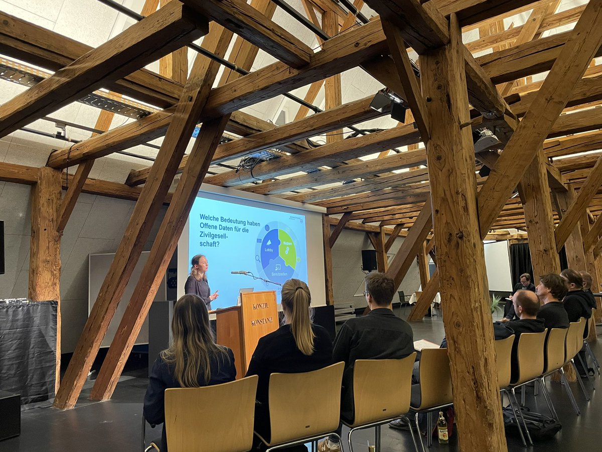 Listening to the fabulous Zoé Wolter from <a href="/CorrelAid/">CorrelAid</a> speak about Open Government Data for civil society. Great to see how my former home town @StadtKonstanz goes ahead. Almost sad to have left the city to work on OGD for <a href="/statistik_zh/">Statistik Kanton Zürich</a> 😉