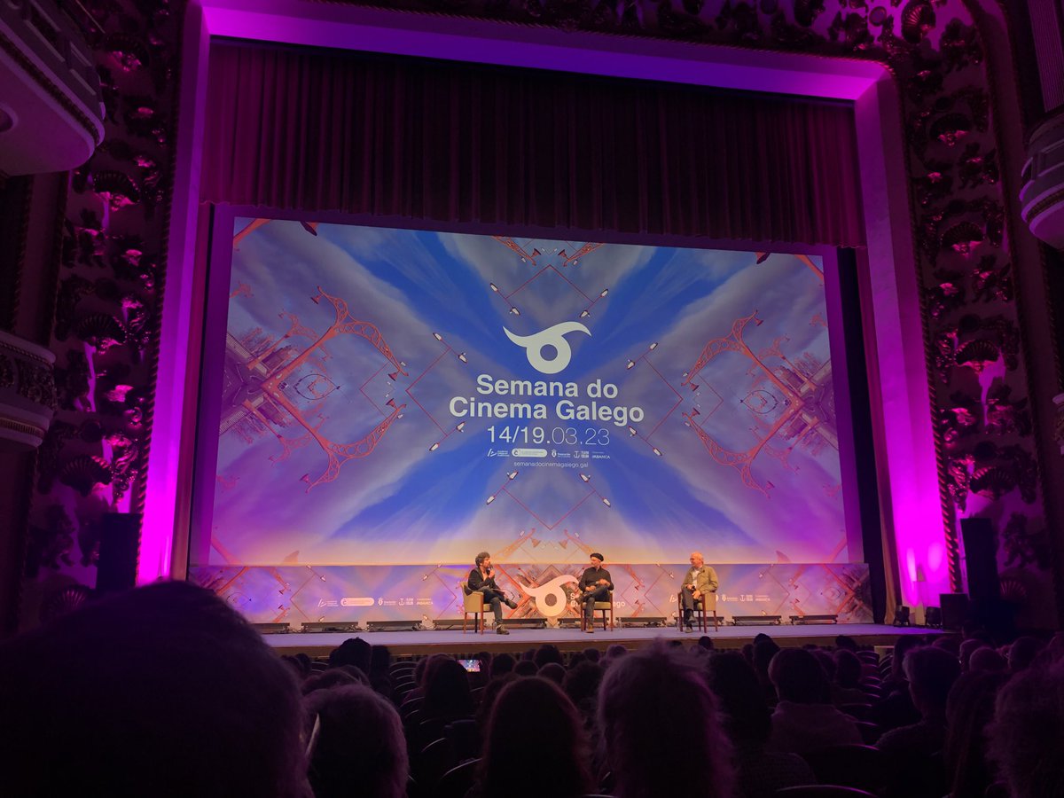 lacerme's tweet photo. O teatro Colón está cheo para ver un documental galego. Iso conta o moito que nos interesan as nosas historias #XavierVillaverde #MaríaCasares #SemanaDoCinemaGalego https://t.co/3TyeDhi0Vn