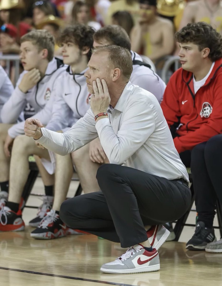 Dale Coach Jeff Edmonson got overlooked last yr for OK.COY, while winning it w/ 3Fr+2So. starters. This yr it’ll be a travesty if he’s overlooked again. The sm.sch deal hurts irritatingly, but his résumé is unmatched!32-0 w/a 🎯all yr, still no Sr starters, &amp; TOC Champs! #OBVIOUS