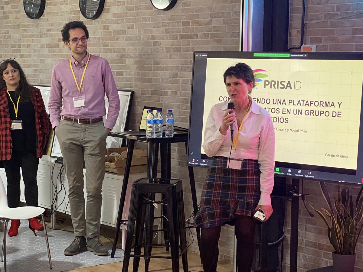 GenDSchool's tweet photo. Un nuevo #DataOnTheRocks reúne a medio centenar de especialistas #Data.
Interesante encuentro en el que el equipo de @ Data Prisa Media ha presentado cómo está “Construyendo una plataforma y cultura de datos”
@garajedeideas & @GenDSchool https://t.co/20X0ejHgw7