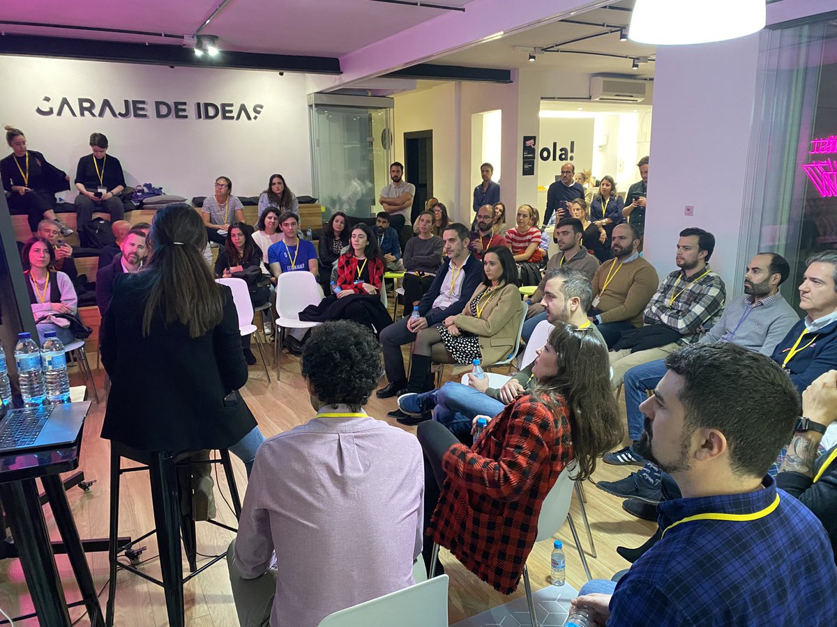 GenDSchool's tweet photo. Un nuevo #DataOnTheRocks reúne a medio centenar de especialistas #Data.
Interesante encuentro en el que el equipo de @ Data Prisa Media ha presentado cómo está “Construyendo una plataforma y cultura de datos”
@garajedeideas & @GenDSchool https://t.co/20X0ejHgw7