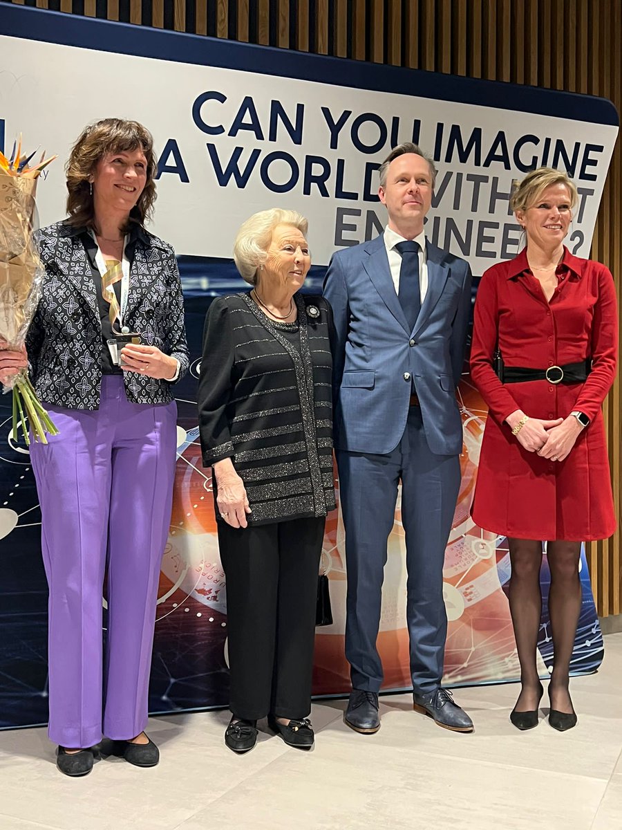 Fantastisch nieuws! Jacquelien Scherpen (FSE) heeft zojuist de Prins Friso Ingenieursprijs 2023 van <a href="/KIVI_NL/">KIVI</a>  gewonnen. Van harte gefeliciteerd Jacquelien! 💐🎉