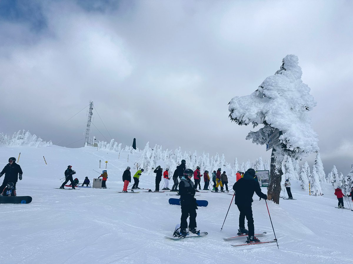 spenceramfowler's tweet photo. Day 2 on the slopes and more in love with @MountWashington! The best @PCUWC #ProjectWeek ever! https://t.co/tDqZ5RT5nO