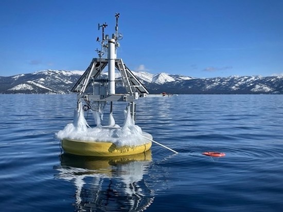 Researchers at @UCDavisTahoe found #LakeTahoe to fully mix for first time since 2018-19 winter. Find out why this is important, and how their data shows temperature same at top as the bottom, showing a flip of the water. @TahoeAgency southtahoenow.com/story/03/15/20…