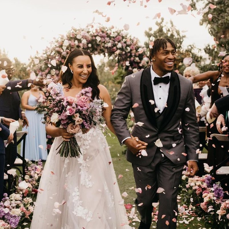 Colts's tweet photo. Congratulations to Mr. &amp; Mrs. Taylor! 🎉

(via @jayt23 | IG) https://t.co/FFU7IDtUfB