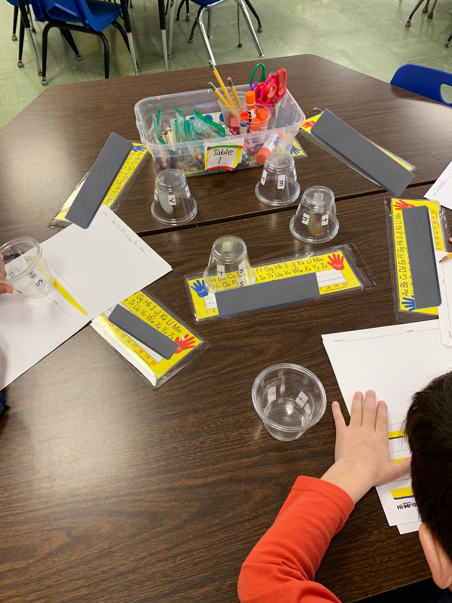 Nick_EdwardsEDU's tweet photo. Awesome Kindergarten centers for our students! Cvc, sight words, hallway fun findings! @AcademyStreetES #acadeMYschool #gotigers https://t.co/8PeR1Kfalo